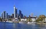 010 Frankfurter Skyline von der alten Bruecke aus gesehen.jpg