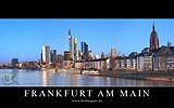 001 Mainkai mit Skyline am fruehen Morgen.jpg