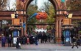 002 Halloween im Tivoli Freizeitpark (Kopenhagen, Daenemark) 2011.jpg