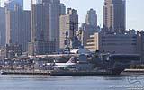 010 Der Flugzeugtraeger USS Intrepid.jpg