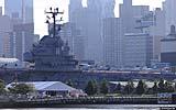 011 Der Flugzeugtraeger USS Intrepid.jpg