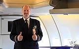 203 LH 419 IAH-FRA (Our Crew on duty today - Dirk Kipper).jpg