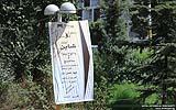 003 Hotel Esteghlal - Schild in der Einfahrt.jpg