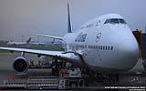 064 B747 der DLH in Tokio.jpg