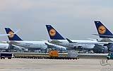 017 Boeing 747 Hannover rollt am Frachtbereich vorbei.jpg