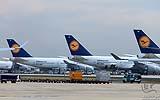 018 Boeing 747 Hannover rollt am Frachtbereich vorbei.jpg
